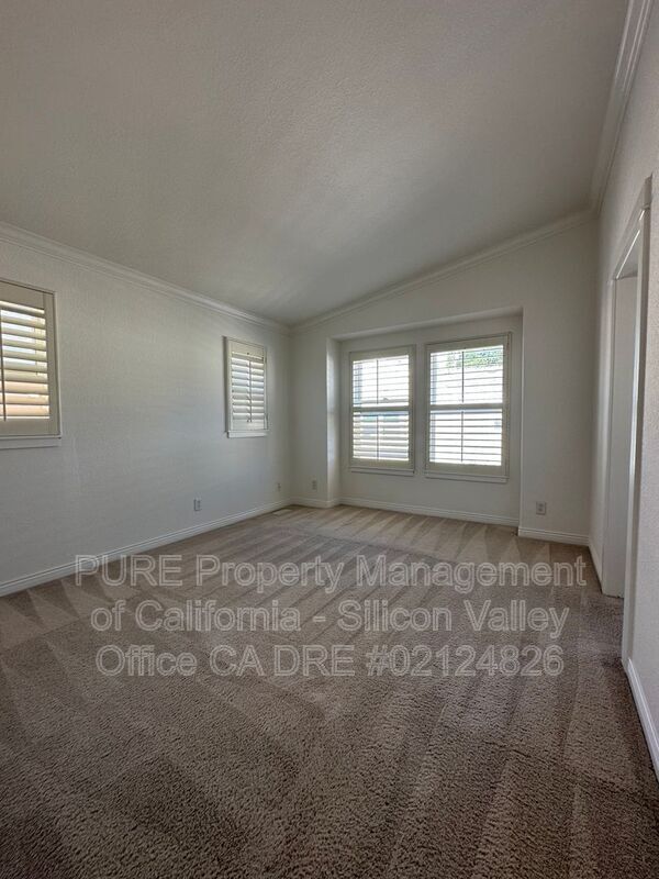 Building Photo - 134 Creekside Village Dr