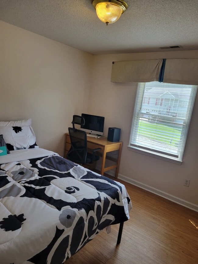 Building Photo - 305 Humble Rd