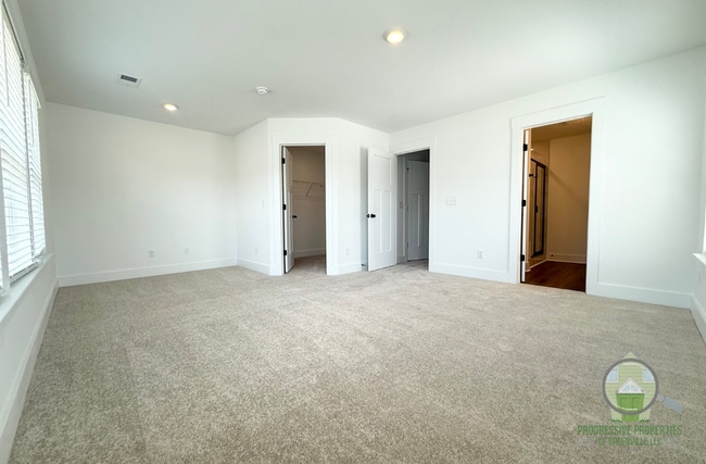 Building Photo - 515 Harebell Wy