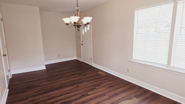 Building Photo - 3 Bedroom Home Near Samford & Brookwood