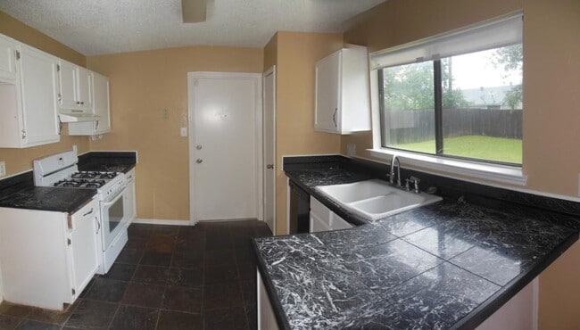 Building Photo - 3-Bedroom House for Rent in Killeen