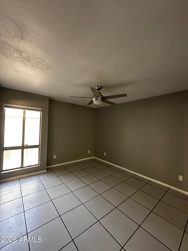 Building Photo - 1701 W Tuckey Ln