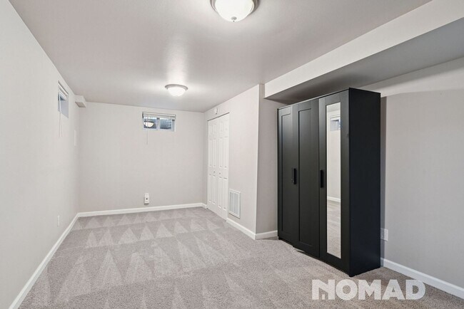 Building Photo - Spacious 5BR House in Aurora