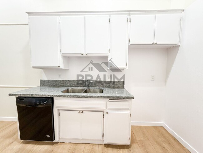 Building Photo - 13347 Victory Blvd