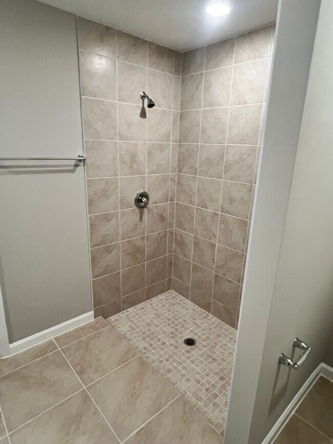 Building Photo - NEW 4 BEDROOM 3 BATH HOME! AMAZING LOCATION!