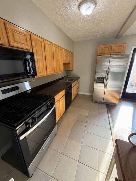 Building Photo - 3413 Wallford Dr