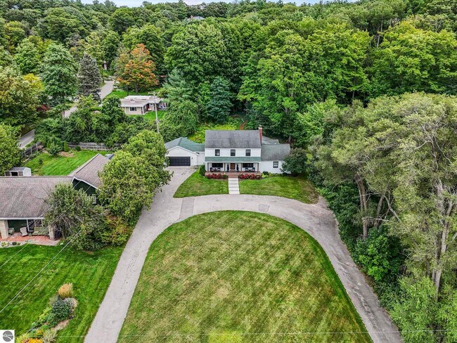 Building Photo - Late Summer Furnished Executive Extended Stay Rental on Old Mission Peninsula