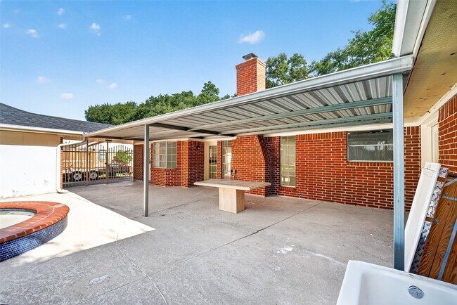 Building Photo - 3910 Chile Dr