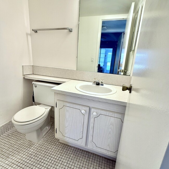 Building Photo - 281 Tilford N