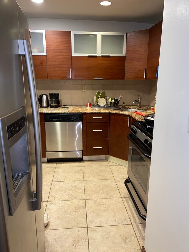 Building Photo - 364 Hoover Ave