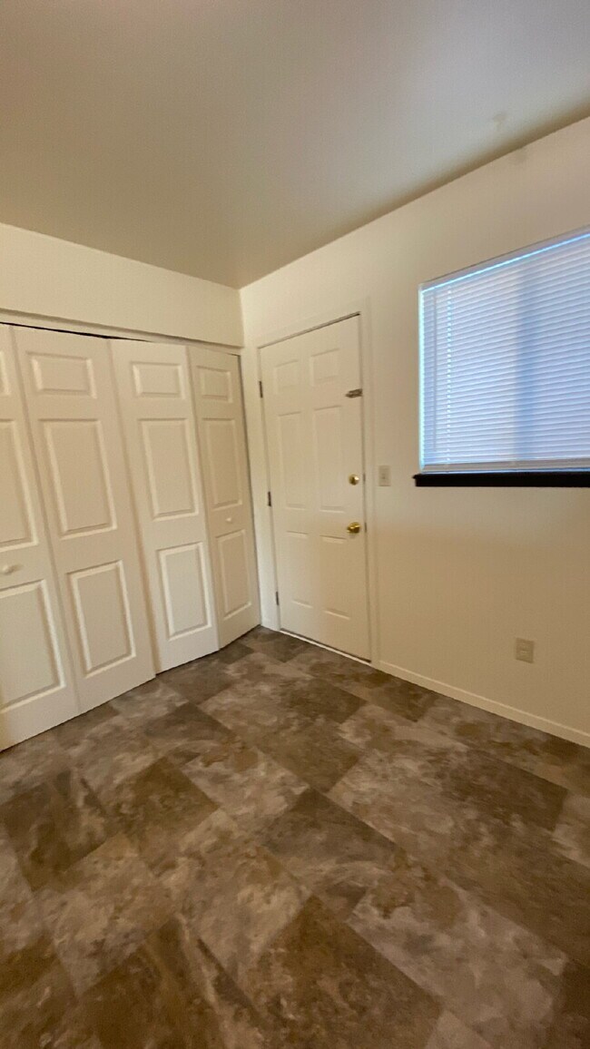 Building Photo - 2 bedroom Mineola A