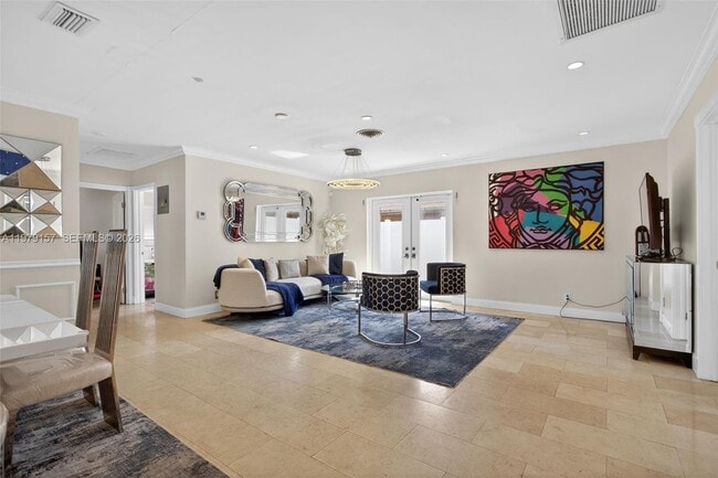 Building Photo - 268 SE 8th Ave