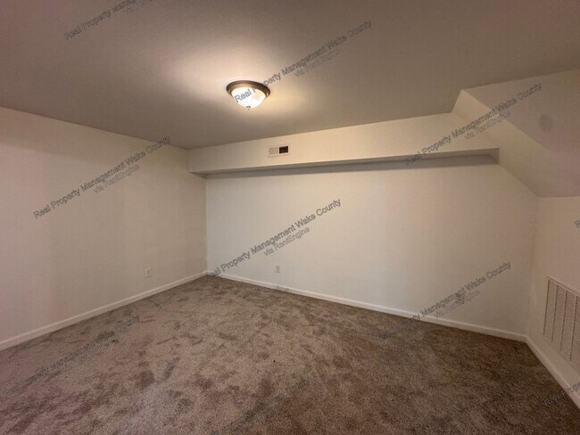 Building Photo - 612 Essington Pl