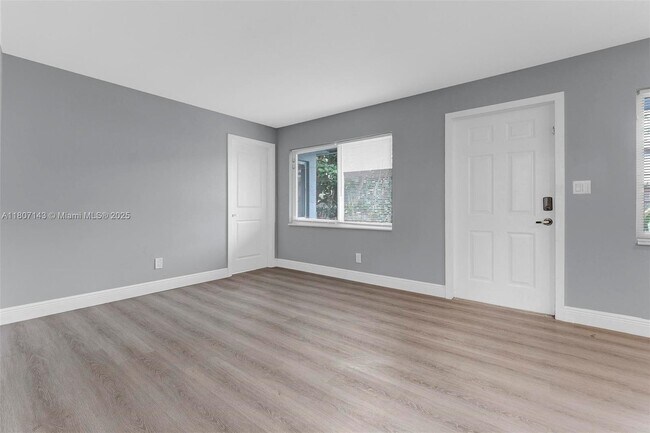 Building Photo - 1120 SW 30th St