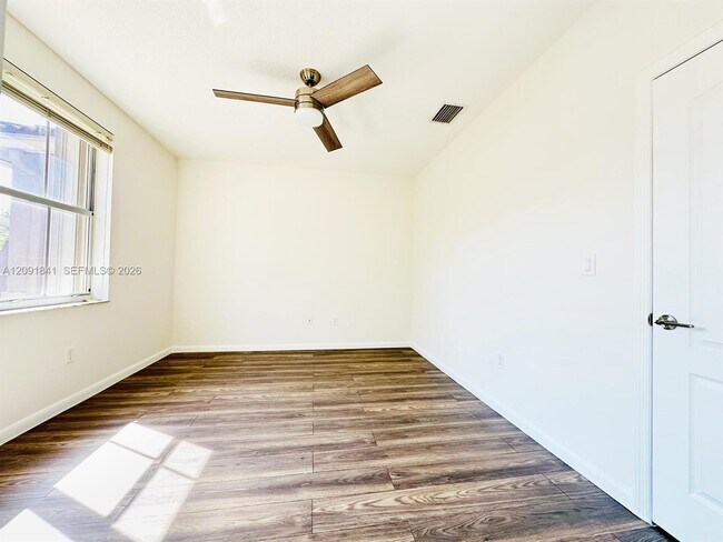 Building Photo - 202 Riverwalk Cir