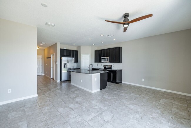 Building Photo - Beautiful Riverview Townhome