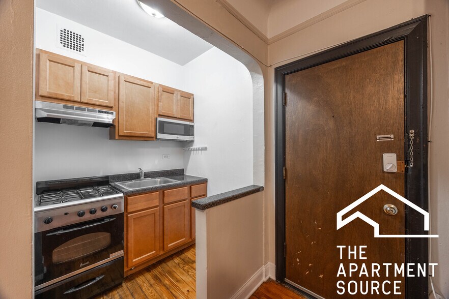 Building Photo - 968 W Cuyler Ave