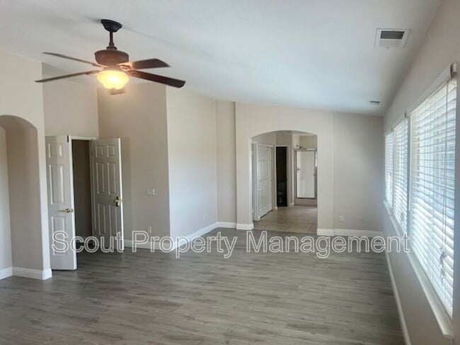 Building Photo - 33309 Morning View Dr