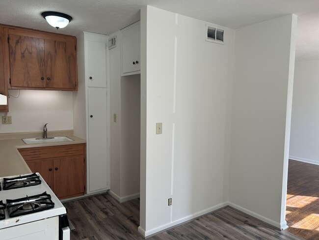 Building Photo - 306 Fremont St