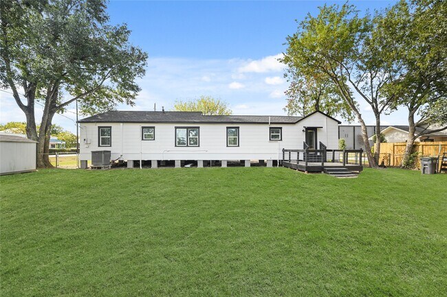 Building Photo - 205 Raymond St