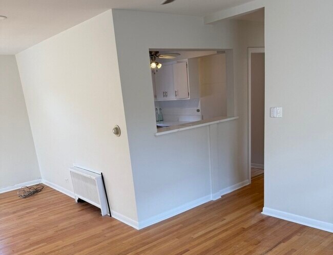 Building Photo - 2718 W Balmoral Ave