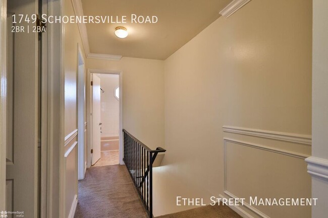 Building Photo - Beautiful 2-Bedroom Townhome