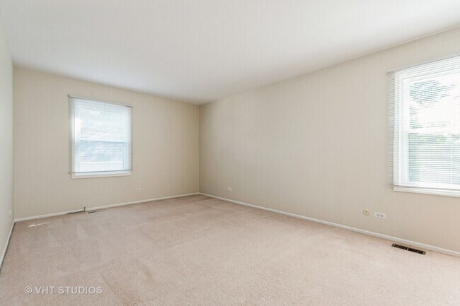 Building Photo - 920 Chaucer Way