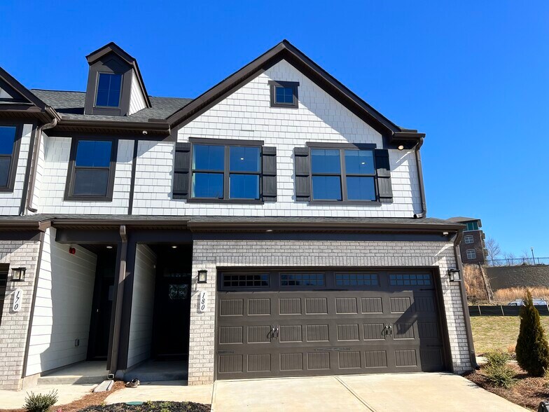 Building Photo - 180 Climbing Ivy Cir