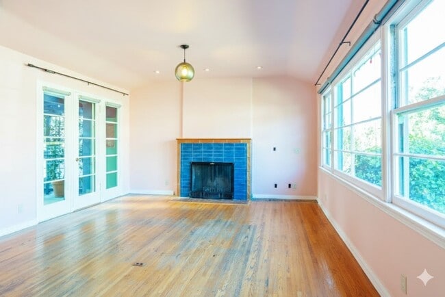 Building Photo - Vibrant 2b2b Franklin Hills / Los Feliz Home - Huge Private Grass  Yard - Central HVAC