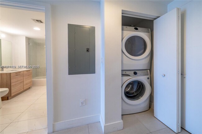 Building Photo - 16385 Biscayne Blvd