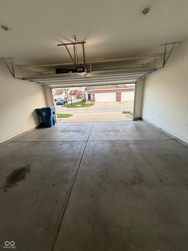 Building Photo - 9660 Angelica Dr