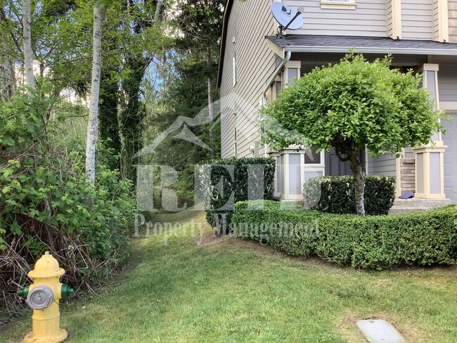 Building Photo - Central Valley Area - 2 Story Townhome 3Bed 2.5Bath