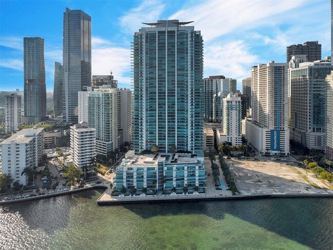 Building Photo - 1331 Brickell Bay Dr