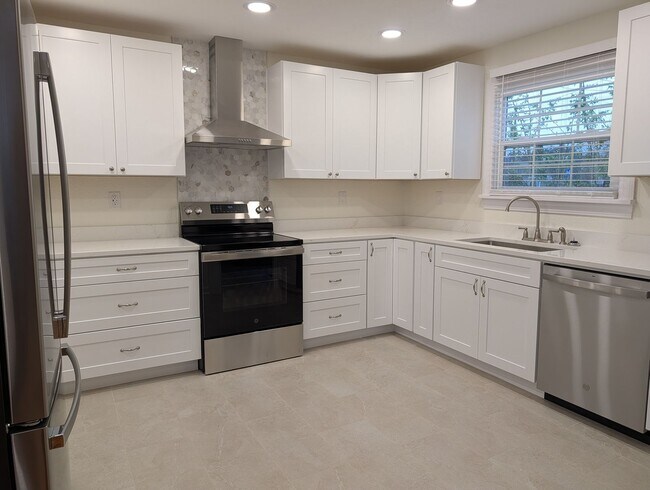 Building Photo - 1002 S 12th St