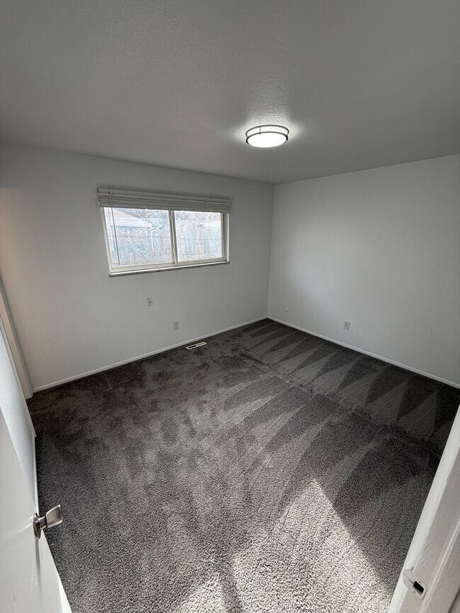 Building Photo - Lansing27