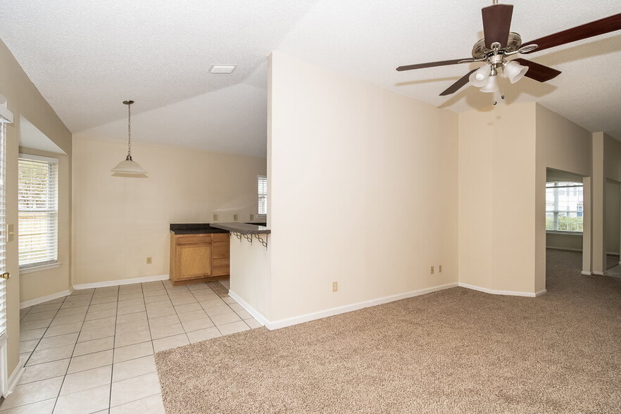 Building Photo - 407 Rolling Rock Ct