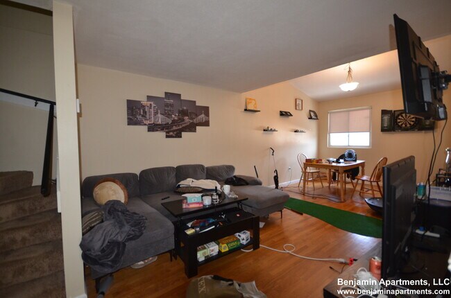 Building Photo - 377 Dorchester St