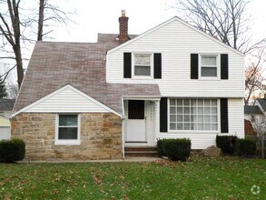 Building Photo - Renovated 3 Bedroom Colonial!