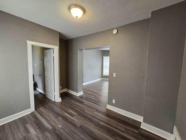 Building Photo - 514 Logan Ave