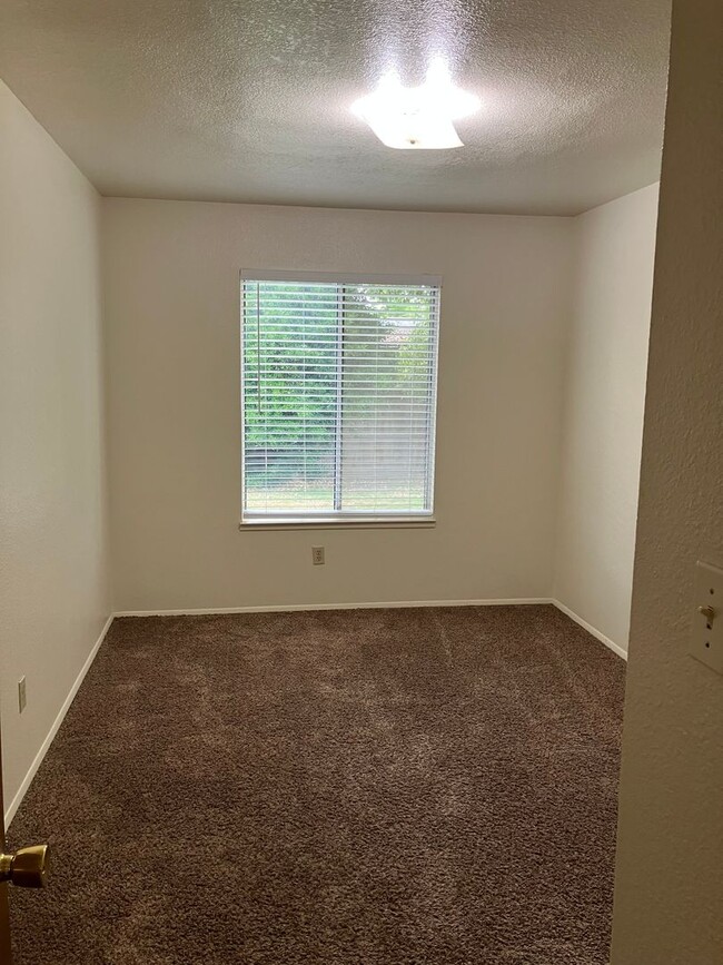 Building Photo - 1117 McGuire Dr
