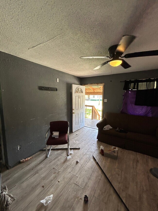 Building Photo - 5527 Avon Pl