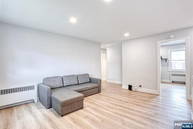 Building Photo - 1600 Fair Lawn Ave
