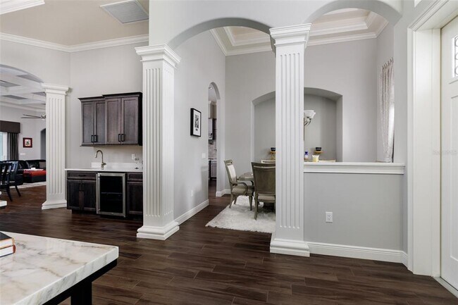 Building Photo - 10605 Midview Terrace