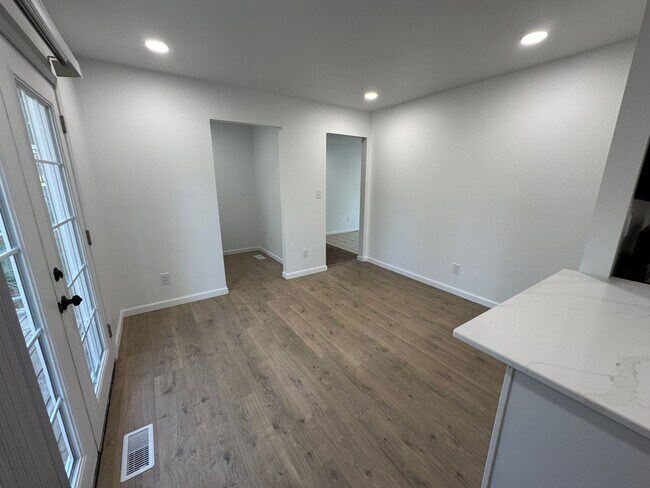 Building Photo - 3 Bedroom, 1 bath house with a bonus room