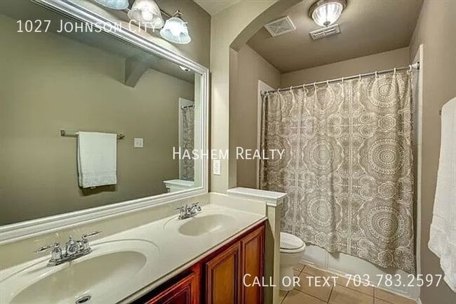 Building Photo - 1027 Johnson City Ave