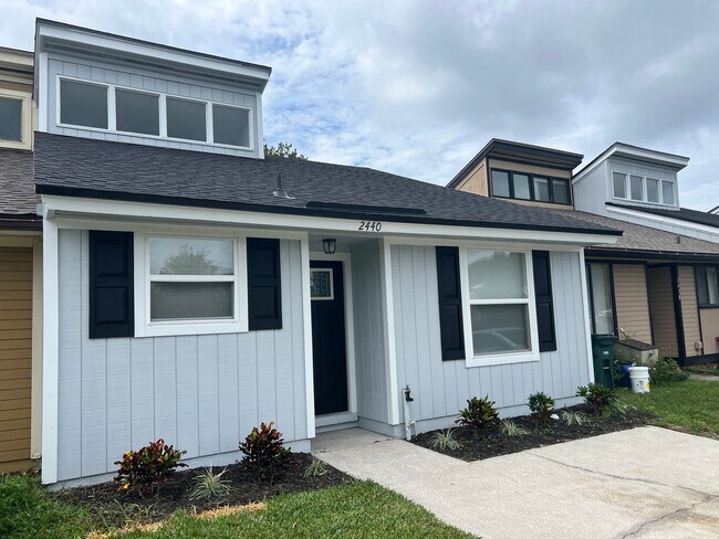Building Photo - Beautifully remodeled home for rent in Ald...