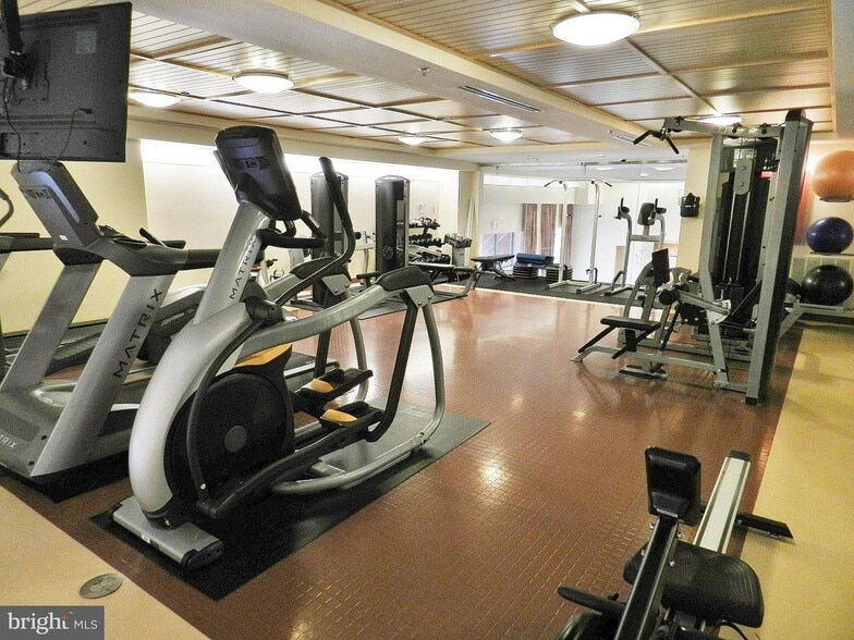 Building Photo - 2200 N Westmoreland St