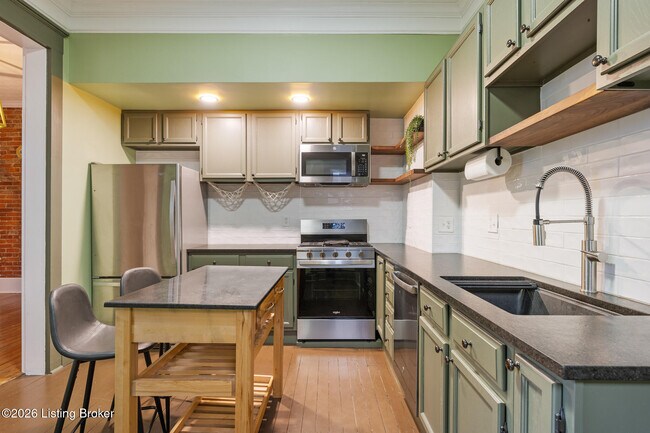 Building Photo - 1820 Sherwood Ave