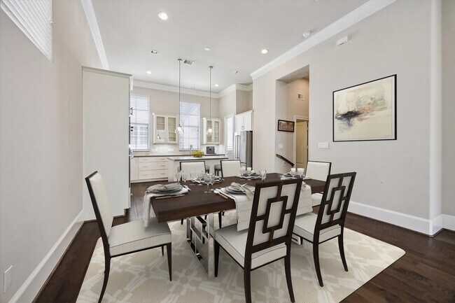 Building Photo - 2016 Covent Garden Station