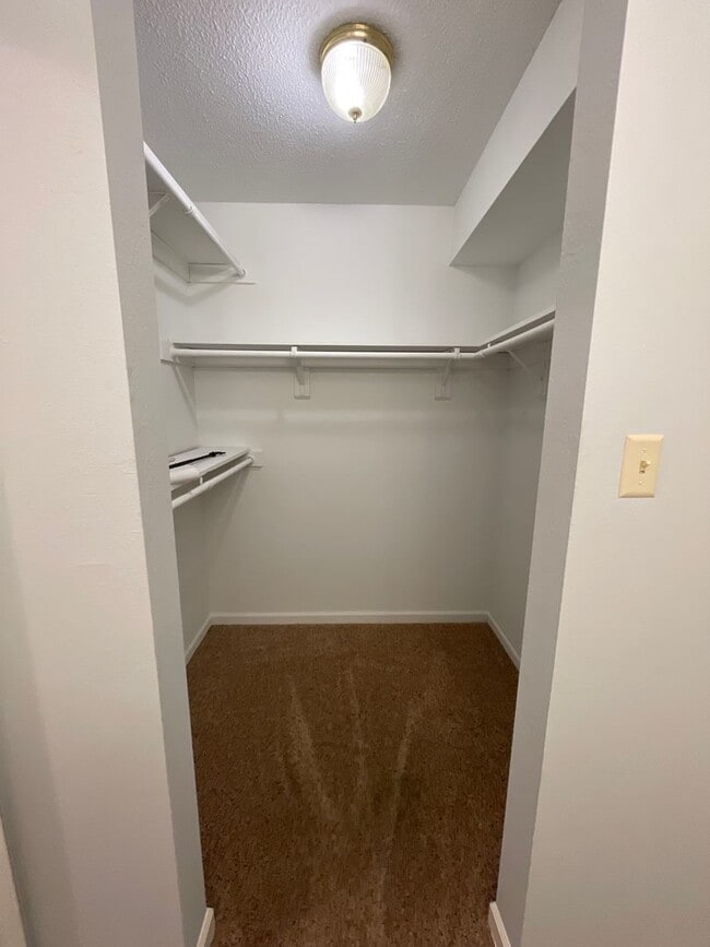 Building Photo - 2 bed, 2 bath South Columbia